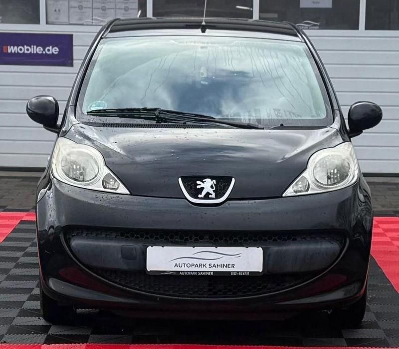 Gebraucht Peugeot 107 68 PS (50 kW) 2006 Schwarz Kleinwagen