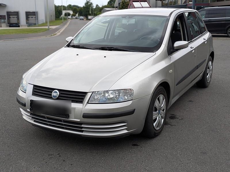 Silber Gebraucht 2003 Fiat Stilo Dynamic Limousine | 599 € (Superpreis) - Bild 1/4