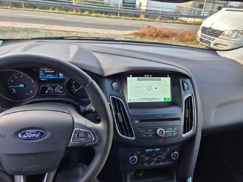 Silber Gebraucht 2018 Ford Focus Titanium Limousine | 14.990 € (Superpreis) - Bild 1/4