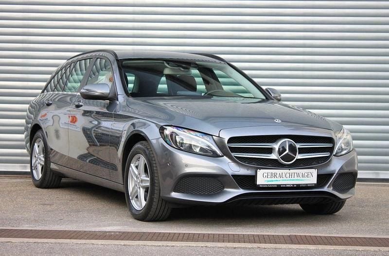 Grau Gebraucht 2018 Mercedes C220 Limousine | 16.600 € (Etwas zu teuer) - Bild 1/4