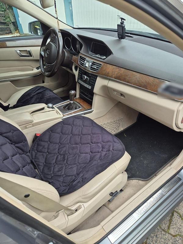 Gebraucht Mercedes E220 170 PS (125 kW) 2014 Silber Limousine