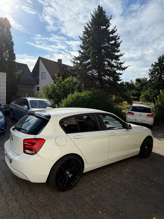 Gebraucht BMW 116 136 PS (100 kW) 2012 Schwarz Kleinwagen