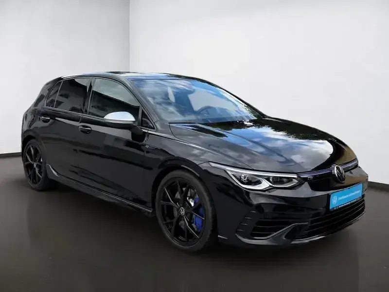 Second-hand VW Golf VIII R 320 CP (235 kW) 2023 Negru Berlinǎ