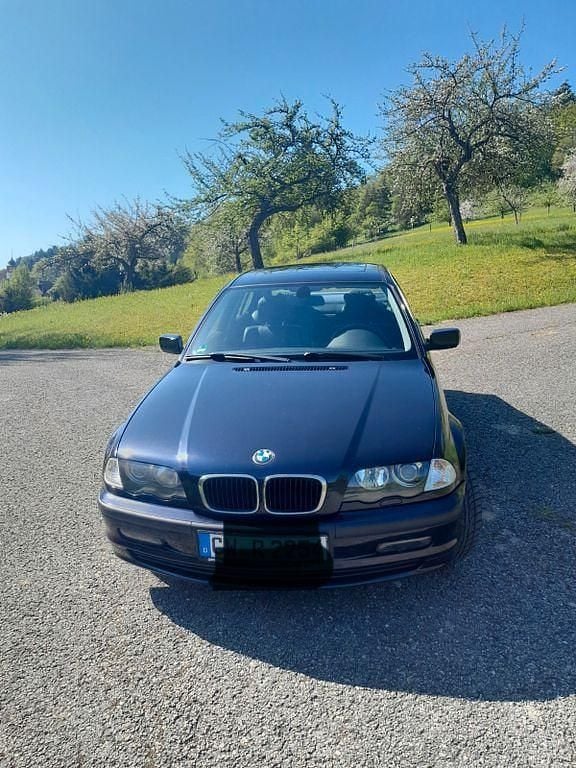 Blau Gebraucht 2000 BMW 323 Limousine | 3.900 € (Guter Preis) - Bild 1/4