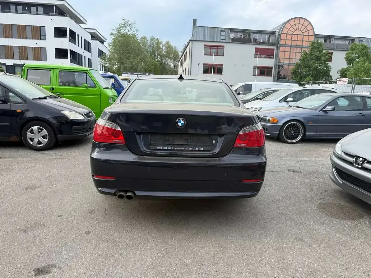 Gebraucht BMW 525 197 PS (144 kW) 2009 Monacoblau metallic Limousine