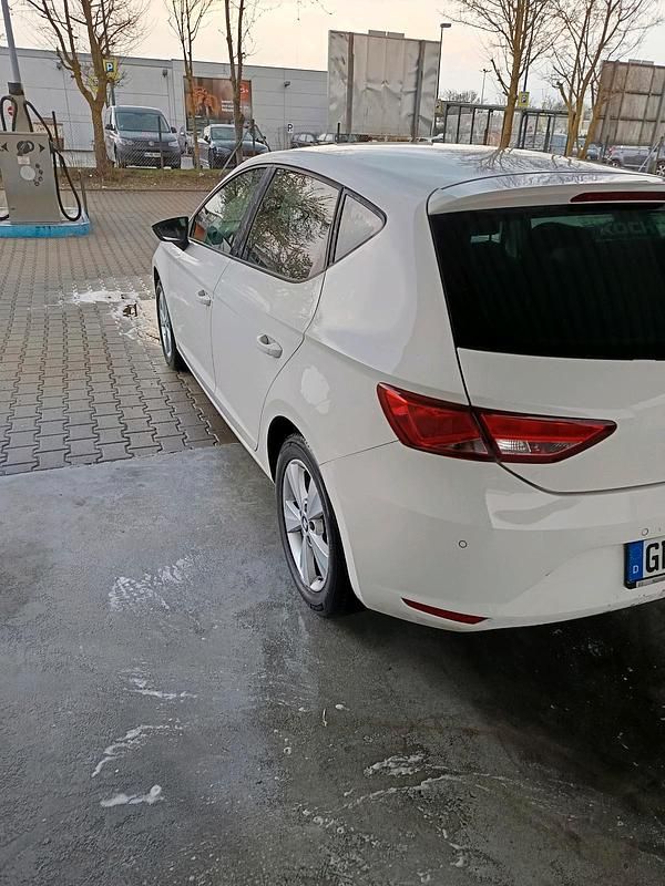 Gebraucht Seat Leon 105 PS (77 kW) 2015 Weiß Kleinwagen