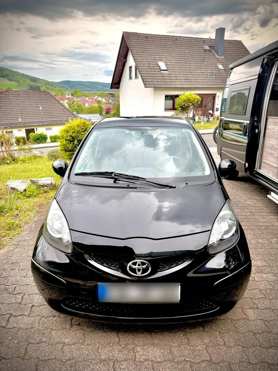 Gebraucht Toyota Aygo 69 PS (50 kW) 2009 Schwarz Kleinwagen