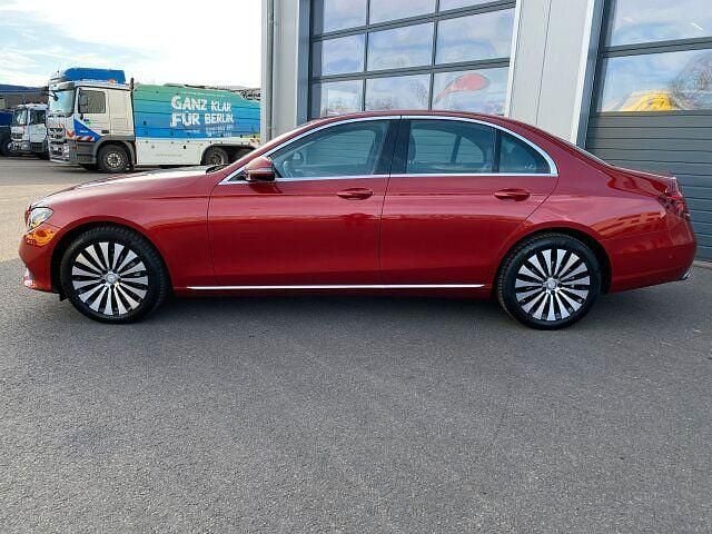 Gebraucht Mercedes E200 Avantgarde 184 PS (135 kW) 2016 Hyazinthrot Limousine