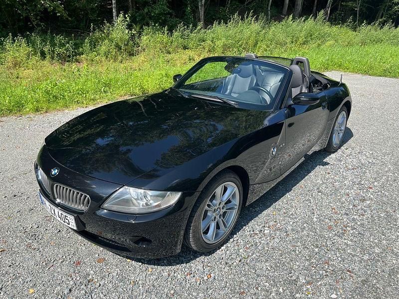 Schwarz Gebraucht 2005 BMW Z4 Sport Line Cabrio | 19.900 € (Etwas zu teuer) - Bild 1/4