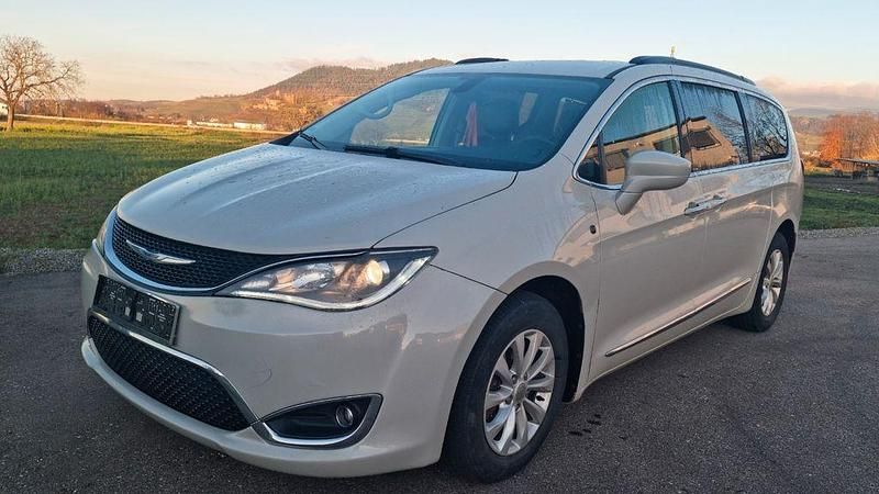 Gebraucht Chrysler Pacifica 291 PS (214 kW) 2017 Beige Van / Kleinbus