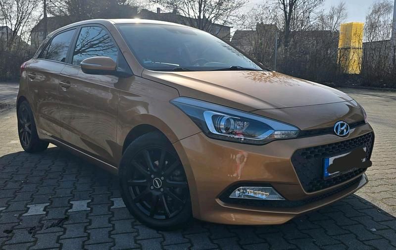 Gebraucht Hyundai i20 Trend 101 PS (74 kW) 2015 Orange Kleinwagen