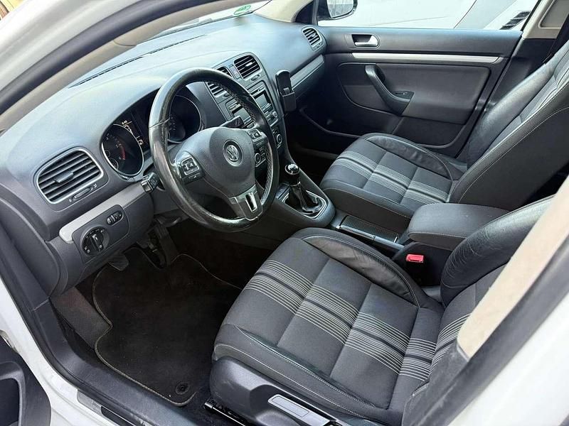 Gebraucht VW Golf VII Match 105 PS (77 kW) 2013 Candyweiß Kombi