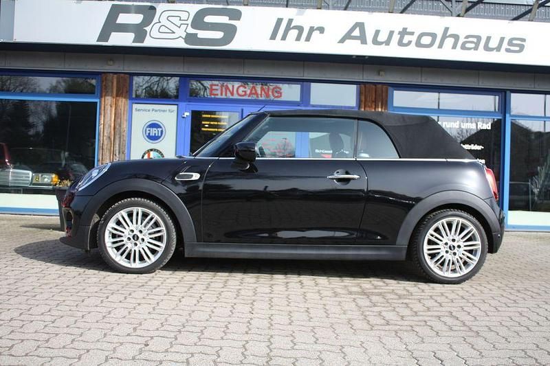 Gebraucht Mini Cooper Cabriolet 136 PS (100 kW) 2020 Midnight black metallic Cabrio