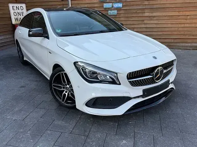 Gebraucht Mercedes CLA180 Shooting Brake AMG 122 PS (89 kW) 2017 Weiß Kombi