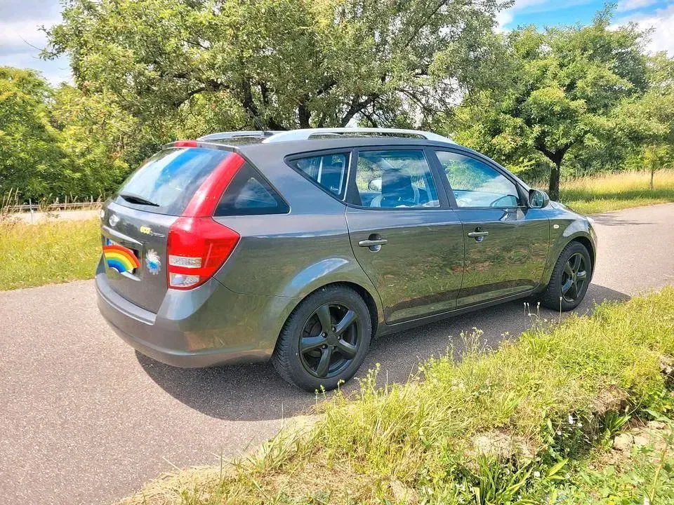 Gebraucht Kia Ceed Sportswagon 90 PS (66 kW) 2011 Grau Kombi