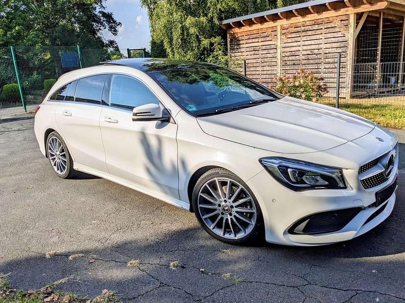 Weiß Gebraucht 2018 Mercedes CLA220 Shooting Brake AMG line Kombi | 15.500 € (Superpreis) - Bild 1/4