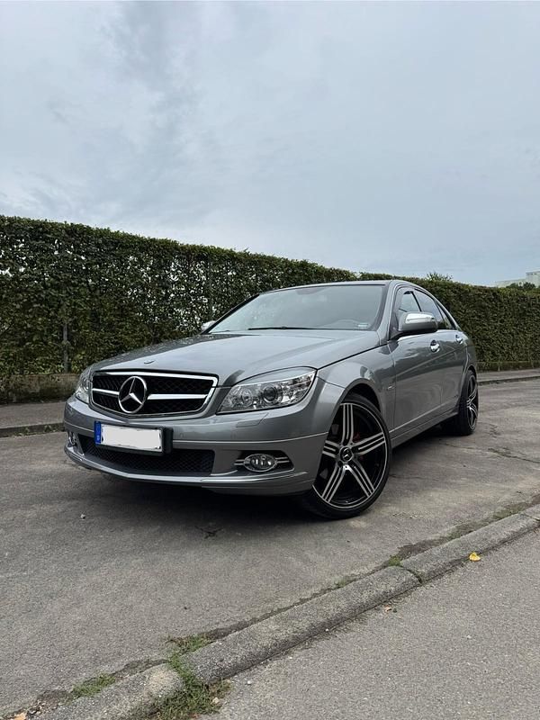 Silber Gebraucht 2007 Mercedes C230 Avantgarde Limousine | 6.750 € (Fairer Preis) - Bild 1/4