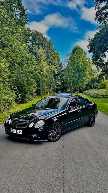 Schwarz Gebraucht 2002 Mercedes E270 Limousine | 7.000 € - Bild 1/4