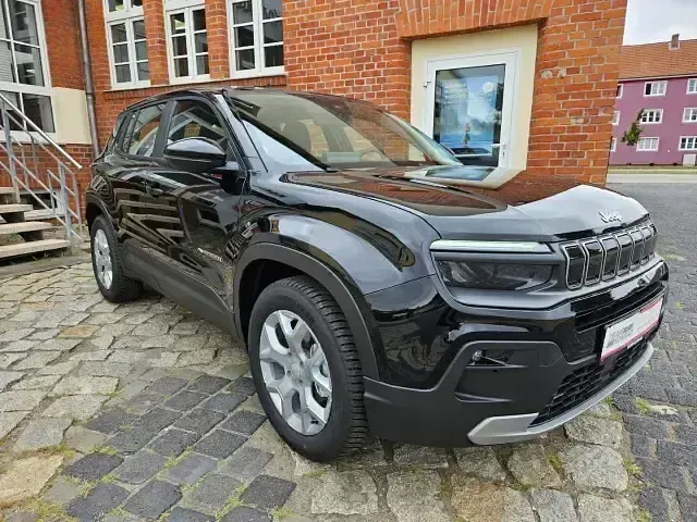 Neu Jeep Avenger Altitude 101 PS (74 kW) 2025 Schwarz SUV