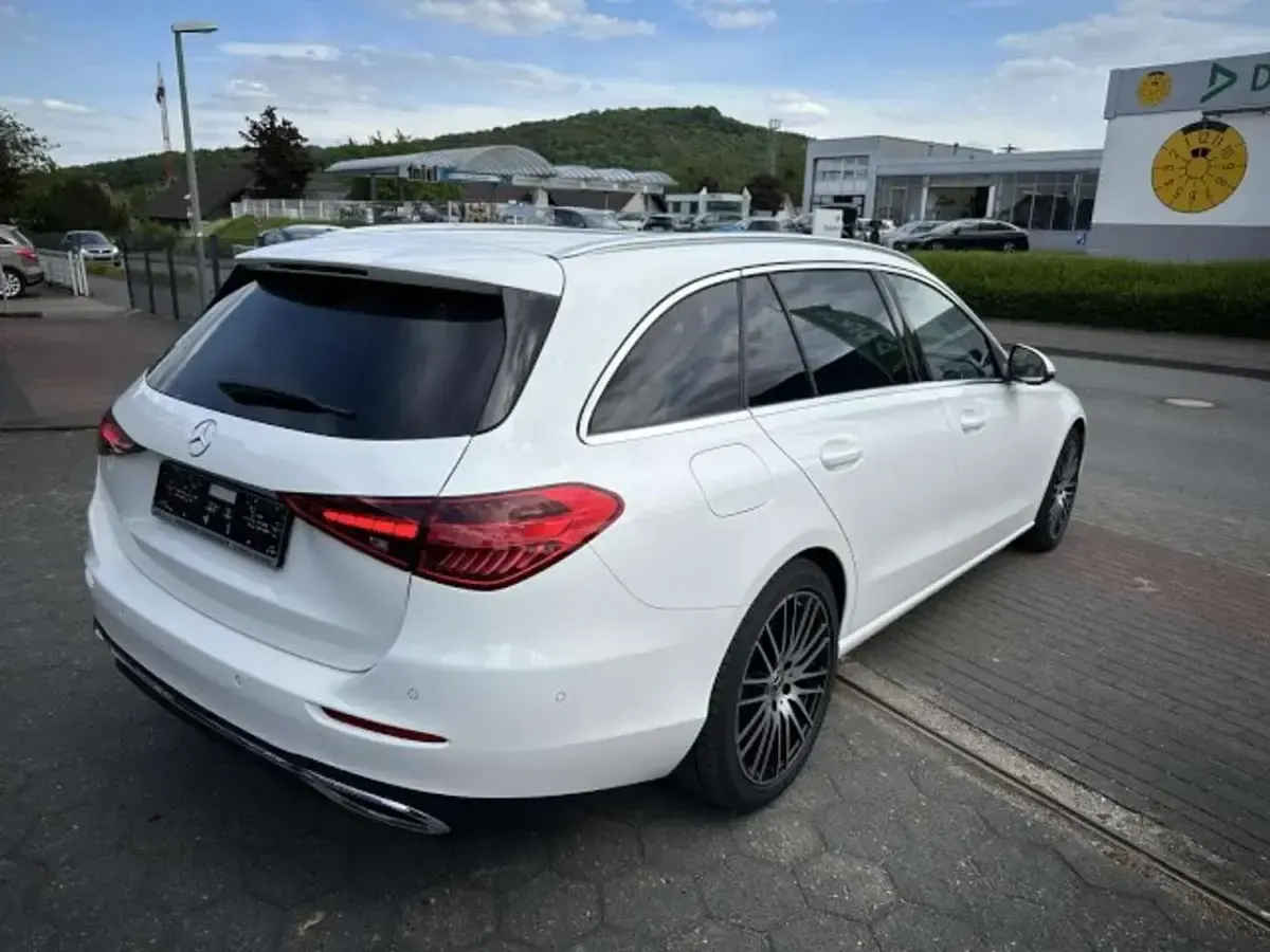 Gebraucht Mercedes C200 204 PS (150 kW) 2023 Polarweiß Kombi