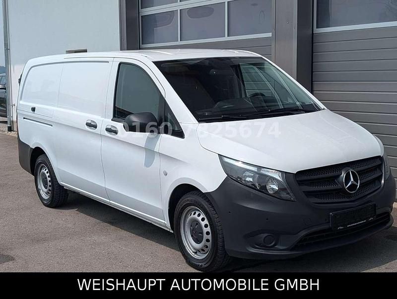 Weiß Gebraucht 2021 Mercedes Vito Van / Kleinbus | 18.390 € (Superpreis) - Bild 1/4
