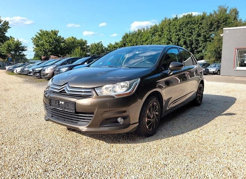 Braun Gebraucht 2012 Citroën C4 Tendance Limousine | 2.980 € (Superpreis) - Bild 1/4