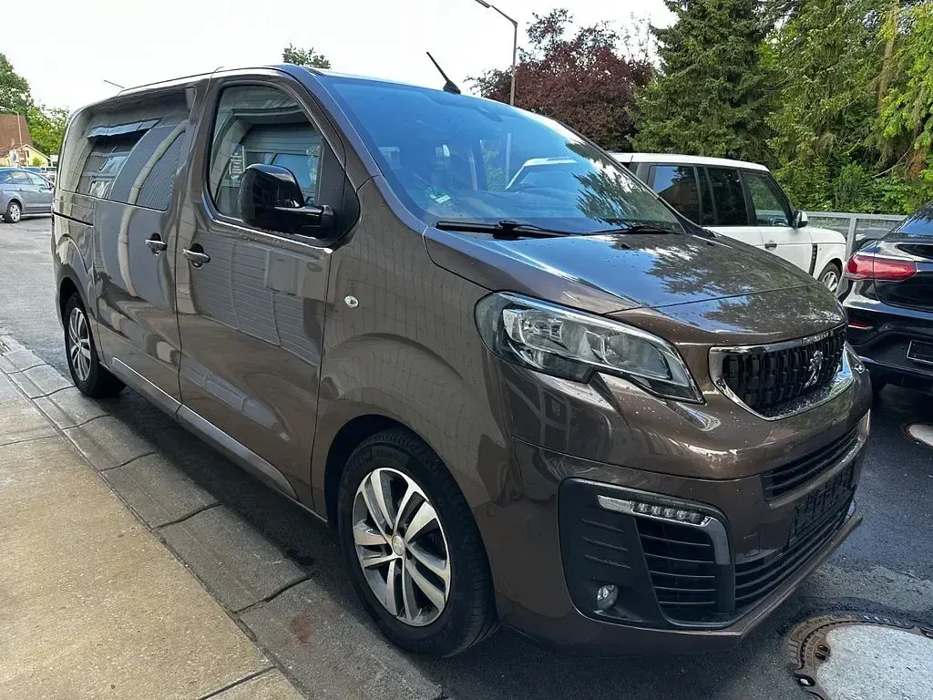Gebraucht Peugeot Traveller Active 144 PS (105 kW) 2022 Braun Van / Kleinbus