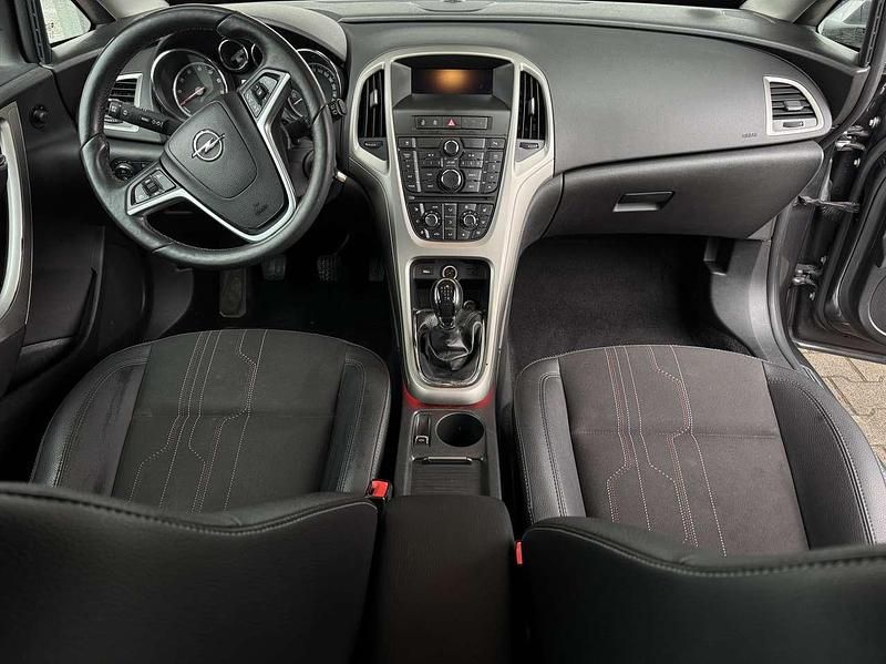 Gebraucht Opel Astra Selection 75 PS (55 kW) 2012 Limousine