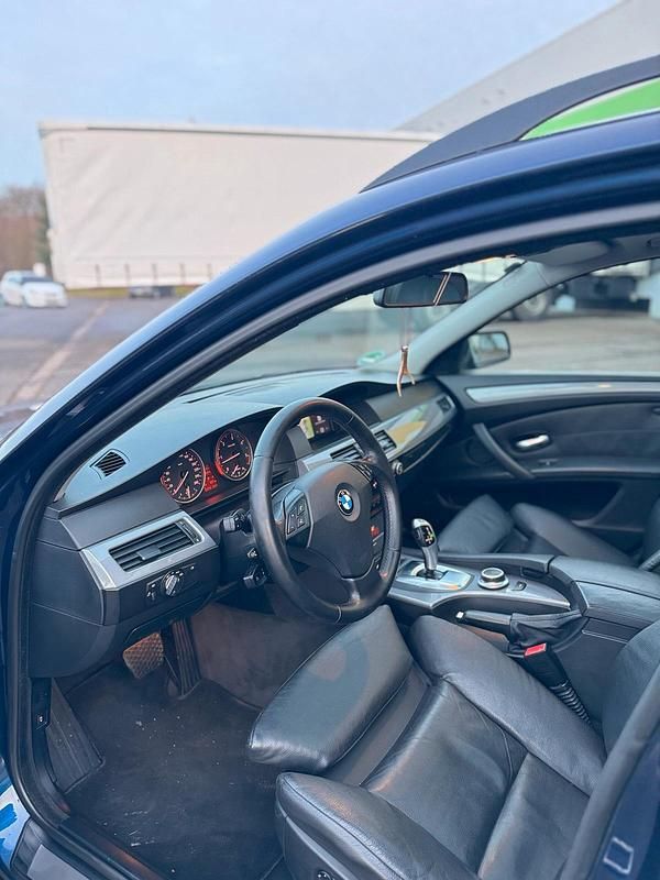 Gebraucht BMW 525 197 PS (144 kW) 2007 Blau Kombi