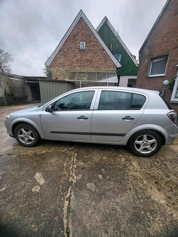 Silber Gebraucht 2009 Opel Astra Kleinwagen | 2.000 € (Fairer Preis) - Bild 1/4
