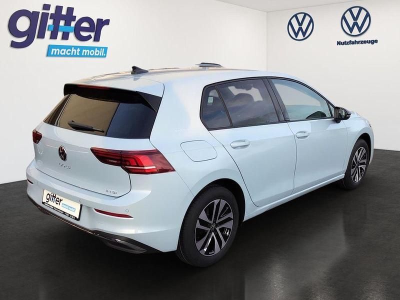 Neu VW Golf VIII 150 PS (110 kW) 2026 Blau Limousine