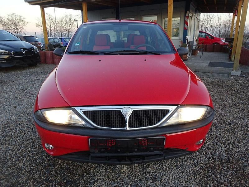 Second-hand Lancia Ypsilon 60 CP (44 kW) 1998 Roșu Hatchback