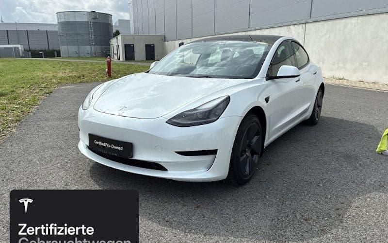 Weiß Gebraucht 2021 Tesla Model 3 RWD Limousine | 27.100 € (Fairer Preis) - Bild 1/4