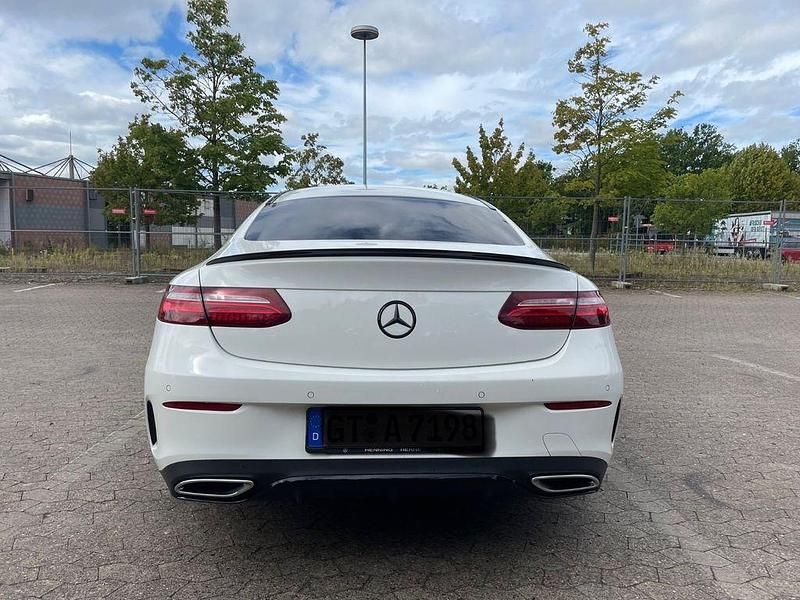 Gebraucht Mercedes E220 AMG line 194 PS (142 kW) 2019 Weiß Coupé