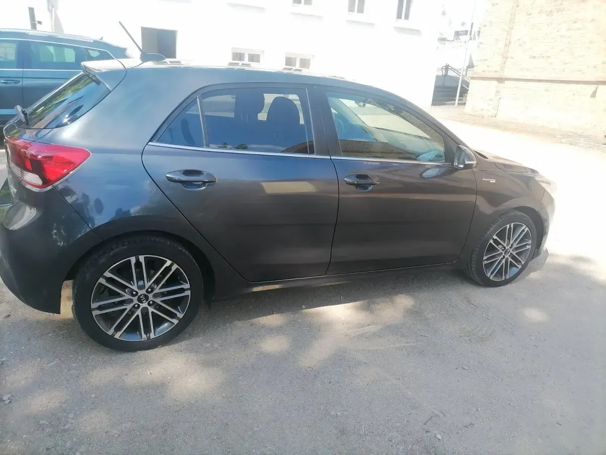 Gebraucht Kia Rio 120 PS (88 kW) 2017 Grau Kleinwagen