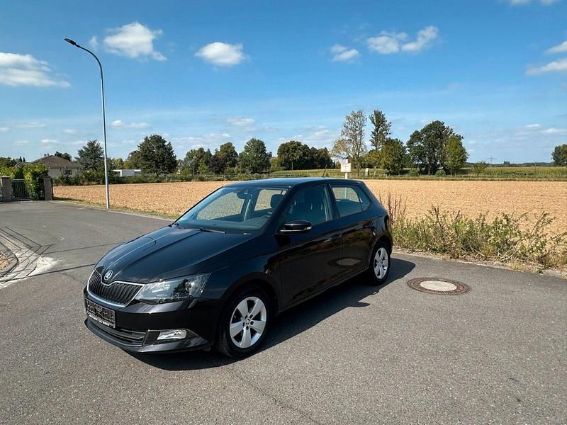 Schwarz Gebraucht 2016 Skoda Fabia Active Kleinwagen | 7.900 € (Fairer Preis) - Bild 1/4