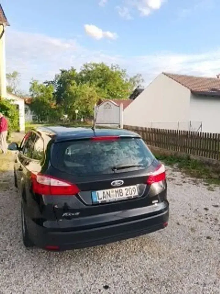 Gebraucht Ford Focus Trend 125 PS (91 kW) 2014 Schwarz Kombi