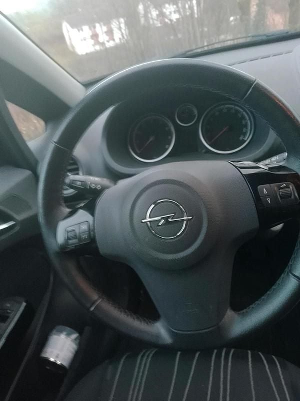 Gebraucht Opel Corsa 90 PS (66 kW) 2010 Schwarz Kleinwagen