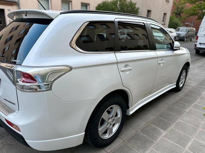Gebraucht Mitsubishi Outlander 150 PS (110 kW) 2013 Weiß SUV