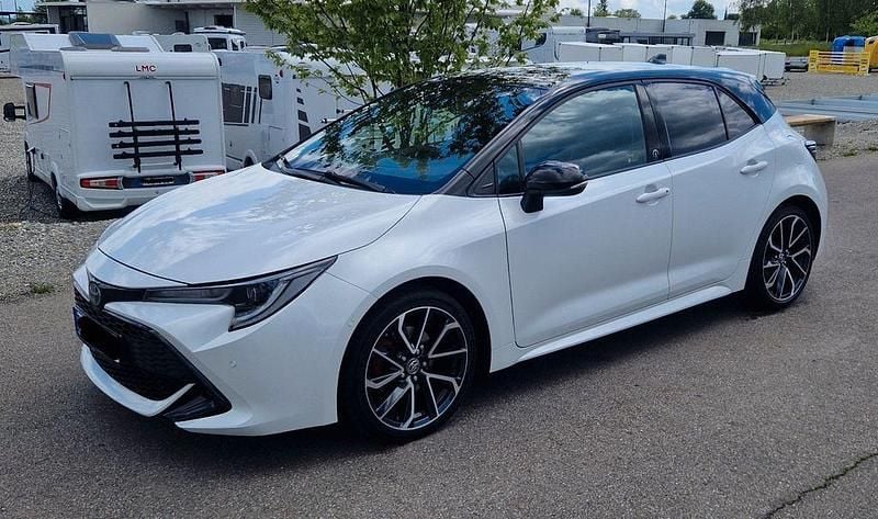 Weiß Gebraucht 2022 Toyota Corolla Limousine | 24.390 € (Guter Preis) - Bild 1/4