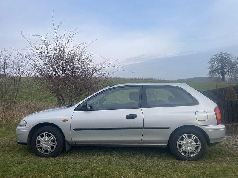 Gebraucht Mazda 323 88 PS (64 kW) 1998 Silber Limousine