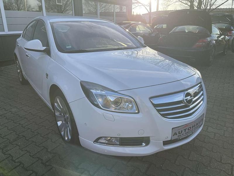 Gebraucht Opel Insignia Cosmo 220 PS (161 kW) 2010 Schneeweiss/summitwhite/arctic Limousine