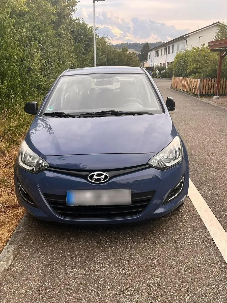 Gebraucht Hyundai i20 Classic 86 PS (63 kW) 2014 Blau Kleinwagen