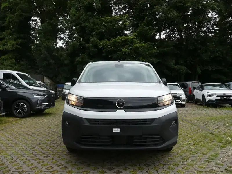 Używany Opel Combo Edition 102 KM (75 kW) 2024 Biały Minivan