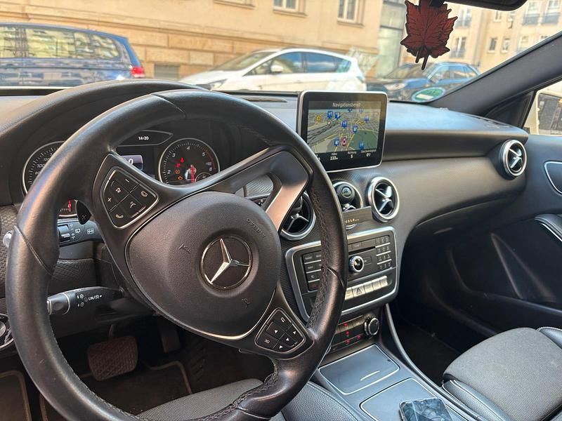 Gebraucht Mercedes A180 80 PS (58 kW) 2016 Weiß Limousine