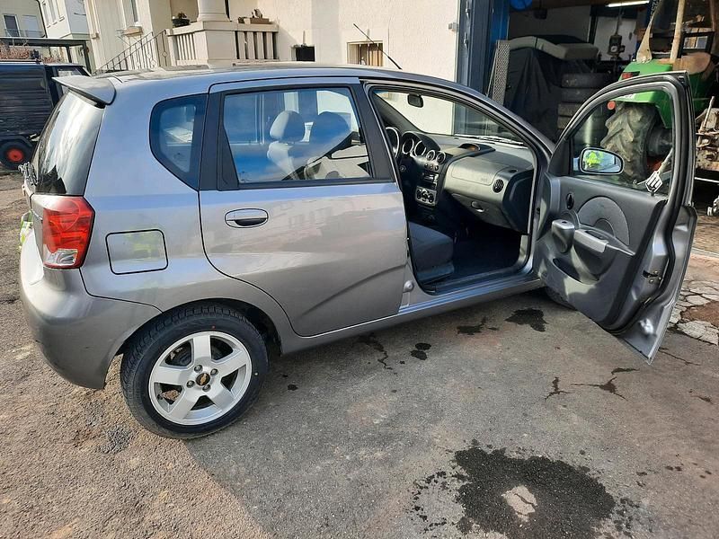 Gebraucht Chevrolet Kalos 90 PS (66 kW) 2008 Silber Kleinwagen