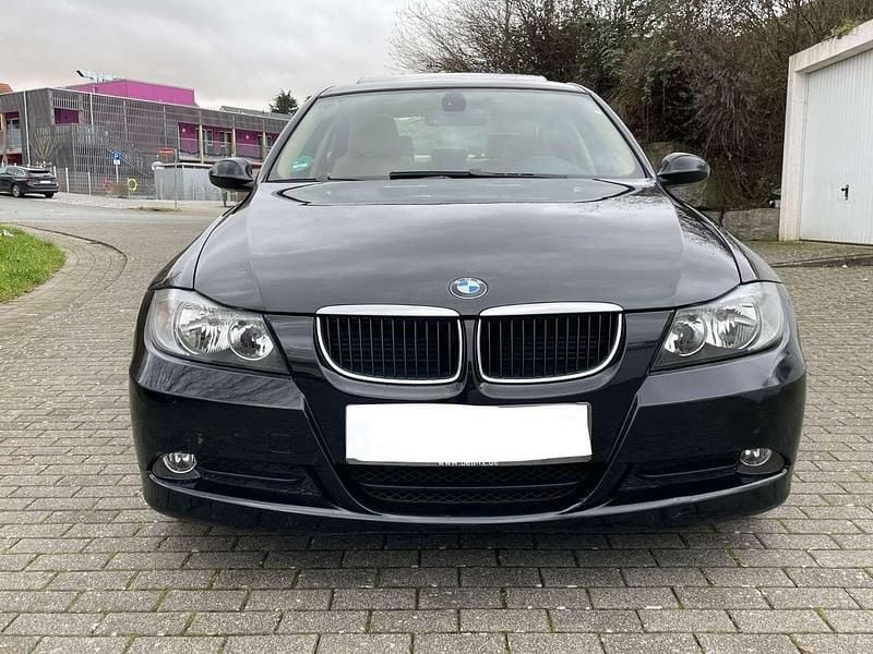 Gebraucht BMW 318 143 PS (105 kW) 2008 Schwarz Limousine