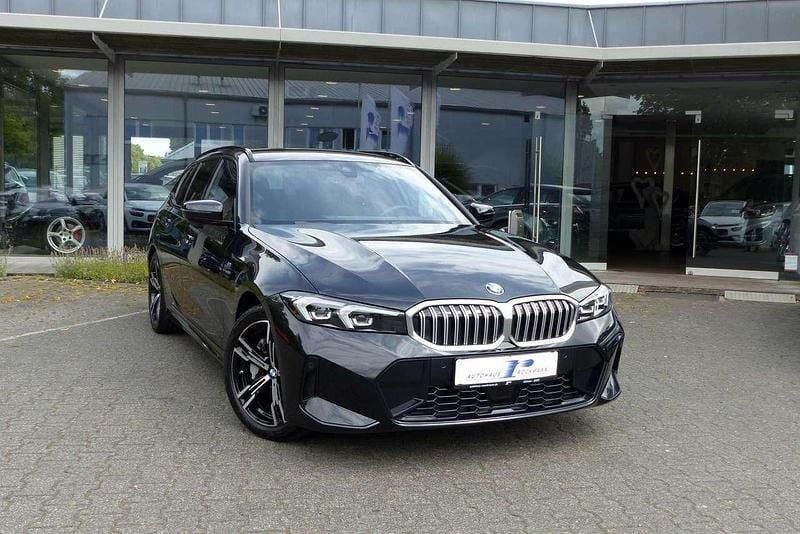Saphirschwarz Gebraucht 2024 BMW 330 M Sport Kombi | 42.690 € (Superpreis) - Bild 1/4