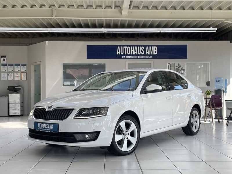 Weiß Gebraucht 2013 Skoda Octavia Elegance Limousine | 10.900 € (Fairer Preis) - Bild 1/4