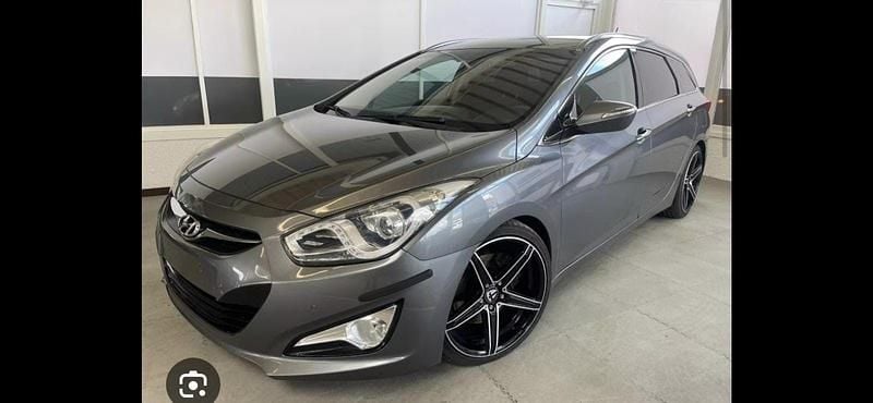 Grau Gebraucht 2012 Hyundai i40 Style Kombi | 8.800 € (Teuer) - Bild 1/4